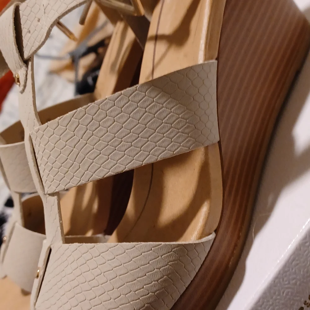 New Dr. Sholls sandals shoes size 7,5